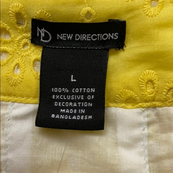 Eyelet Jacket New Directions - Picture 3 of 3